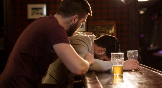 Alcoólatras: Tipos de tratamentos e clínicas de recuperação