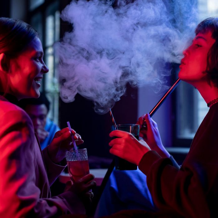 Narguilé: uma forma de droga? Entenda os riscos e efeitos na saúde.